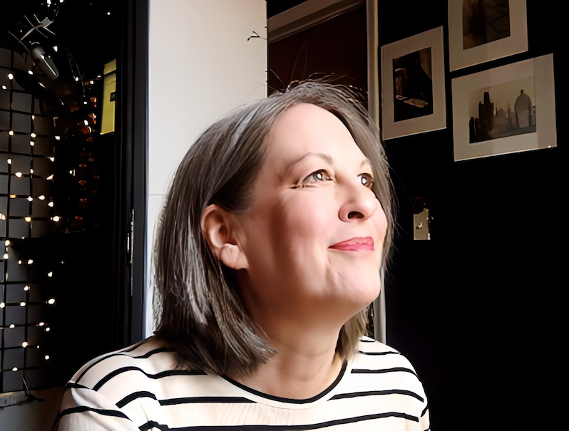 Linda Jones, Actor/Audiobook Narrator in her Home Studio